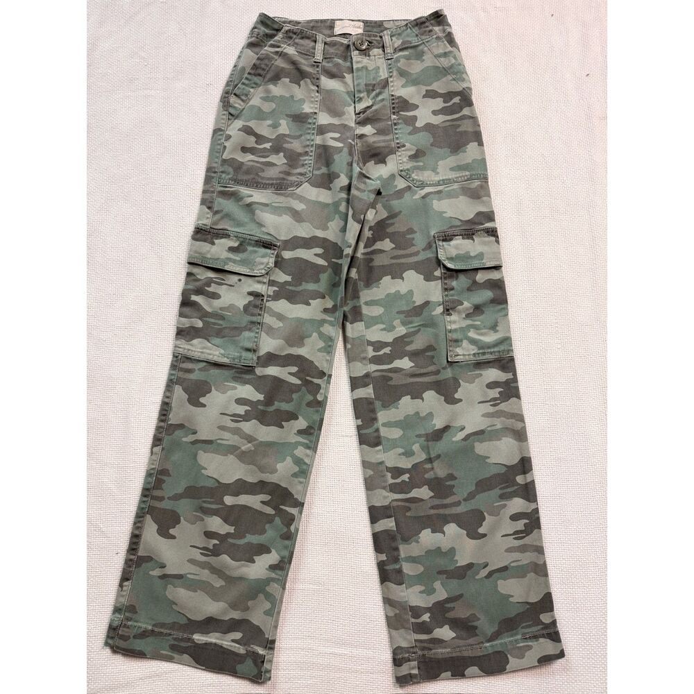 Universal Thread Women's Camo Cargo Pants Size 2